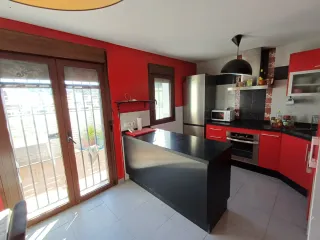 Alquiler de casa con patio y azotea