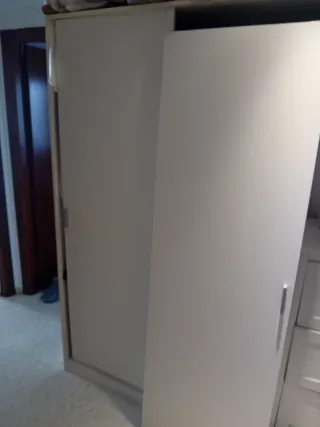 Armario blanco y beige