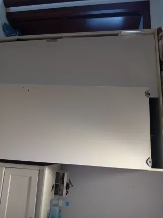 Armario blanco y beige