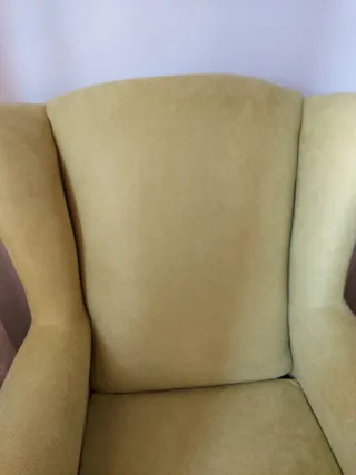 Sillón orejero verde tela