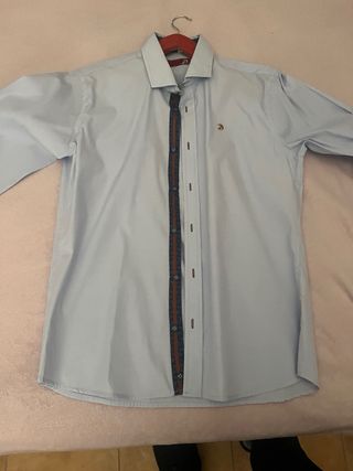 Camisa azul de vestir