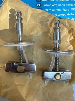 Tornillos para fijación de asiento de WC Roca