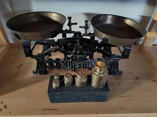 Dos Balanzas de precisión con pesas