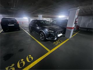 Garaje en venta en Les Planes en Hospitalet de Llobregat, L´