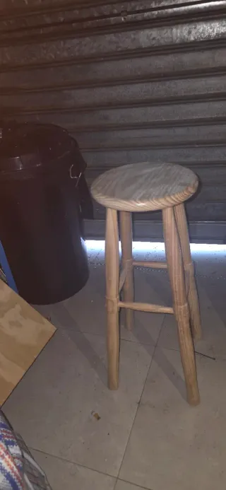 Taburete de madera rústico