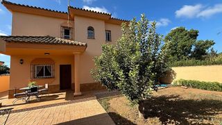 Chalet en venta en La Banda - Campo de Fútbol en Chiclana de la Frontera