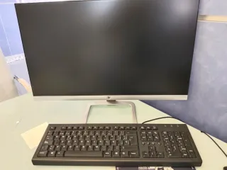 Ordenador Medion Negro con Teclado y Ratón