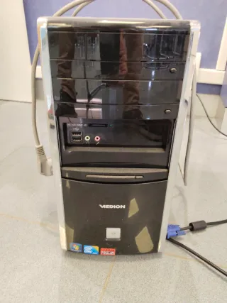 Ordenador Medion Negro con Teclado y Ratón