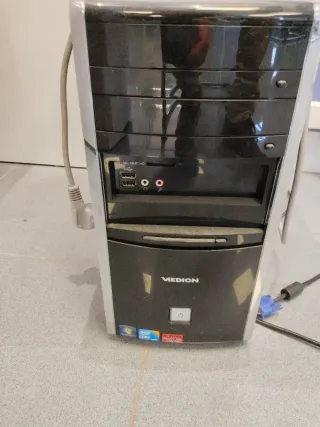 Ordenador Medion Negro con Teclado y Ratón