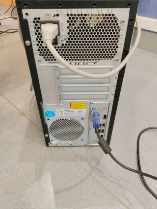 Ordenador Medion Negro con Teclado y Ratón