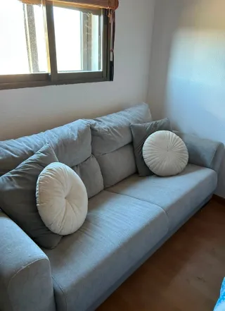 Sofá cama gris sin uso