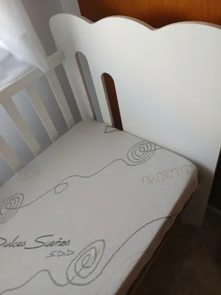 Cuna Micuna blanca con dibujos