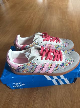 Zapatillas Adidas Talla 40 Flores Rosas