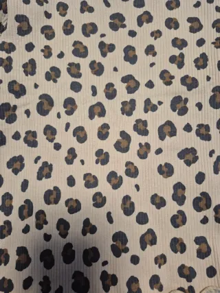 Jersey niña cuello alto estampado leopardo