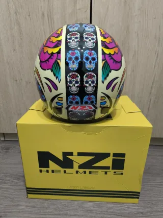 Casco NZI estampado floral