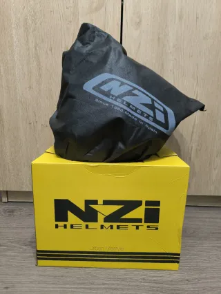 Casco NZI estampado floral