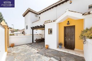 Casa adosada en venta en Crta. De la Sierra en Granada