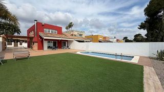 Casa adosada en alquiler en El Grao en Castellón de la Plana