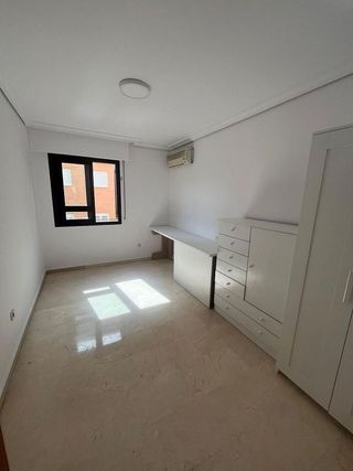 Piso en alquiler en Colores - Entreparques en Sevilla