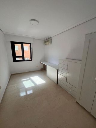 Piso en alquiler en Colores - Entreparques en Sevilla