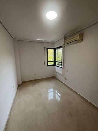 Piso en alquiler en Colores - Entreparques en Sevilla