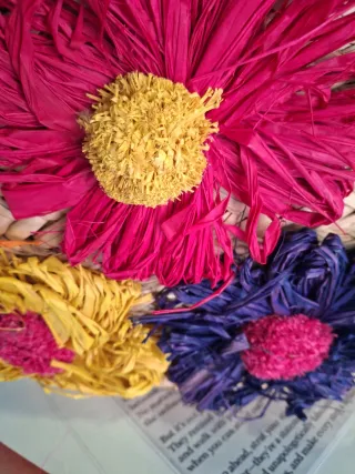 Bolso de yute con flores y forro fucsia