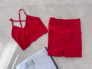Set sportivo rosso