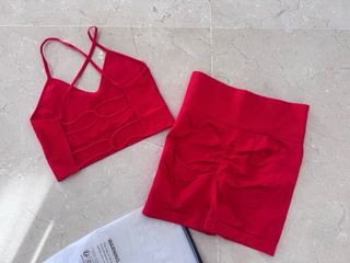 Set sportivo rosso