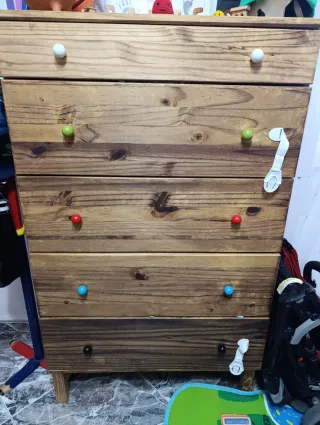 Cómoda de madera Ikea