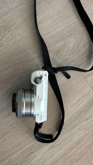 Cámara Sony Alpha 5000 + Objetivo 16-50mm