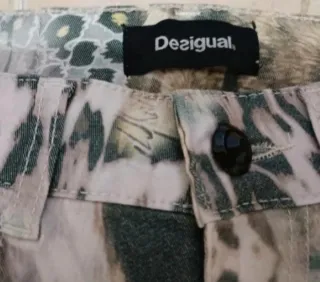 Pantalón Desigual estampado animal print