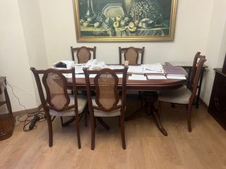 Mesa de comedor de madera con 6 sillas