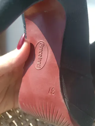 Botim pretos com atacadores