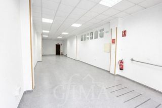 Local comercial en alquiler en Tomelloso