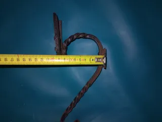 Colgador de metal con herradura