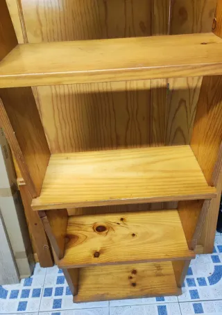 Estantería de madera