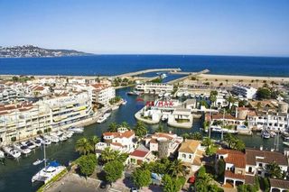 Casa adosada en venta en Empuriabrava en Castelló d´Empúries