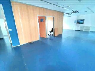 Local comercial en alquiler en Colores - Entreparques en Sevilla