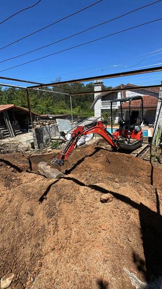 Trabajos con excavadora y tractor
