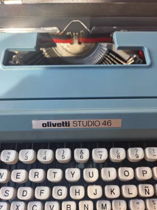 Máquina de escribir Olivetti Studio 46