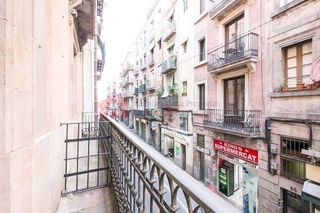 Piso en venta en El Raval en Barcelona