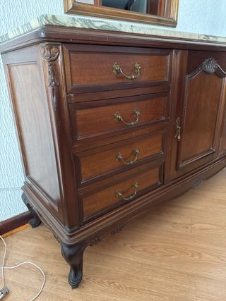 Tocador con espejo y dos  mesitas de noche