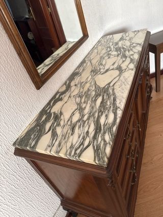 Tocador con espejo y dos  mesitas de noche