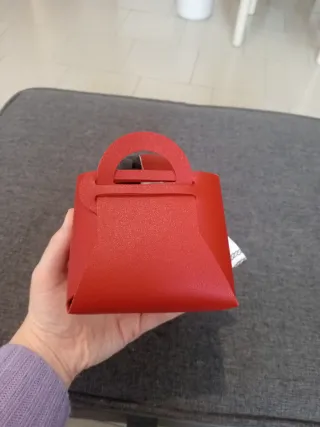 Borsina portaoggetti rossa con nastro