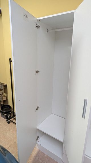 Armario blanco grande de madera