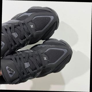 New Balance 9060 Talla 40 Negro/Gris