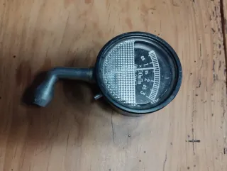 Manómetro vintage de origen soviético