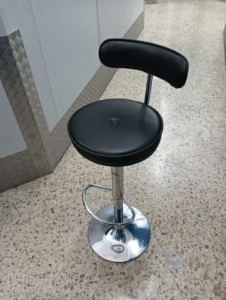 Banco alto negro y  plateado