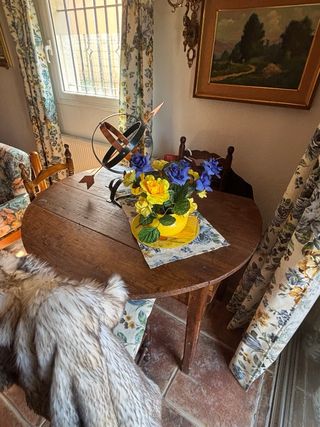 Conjunto mesa y sillas madera antiguas