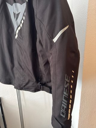 Chaqueta Dainese Moto Negra y Gris